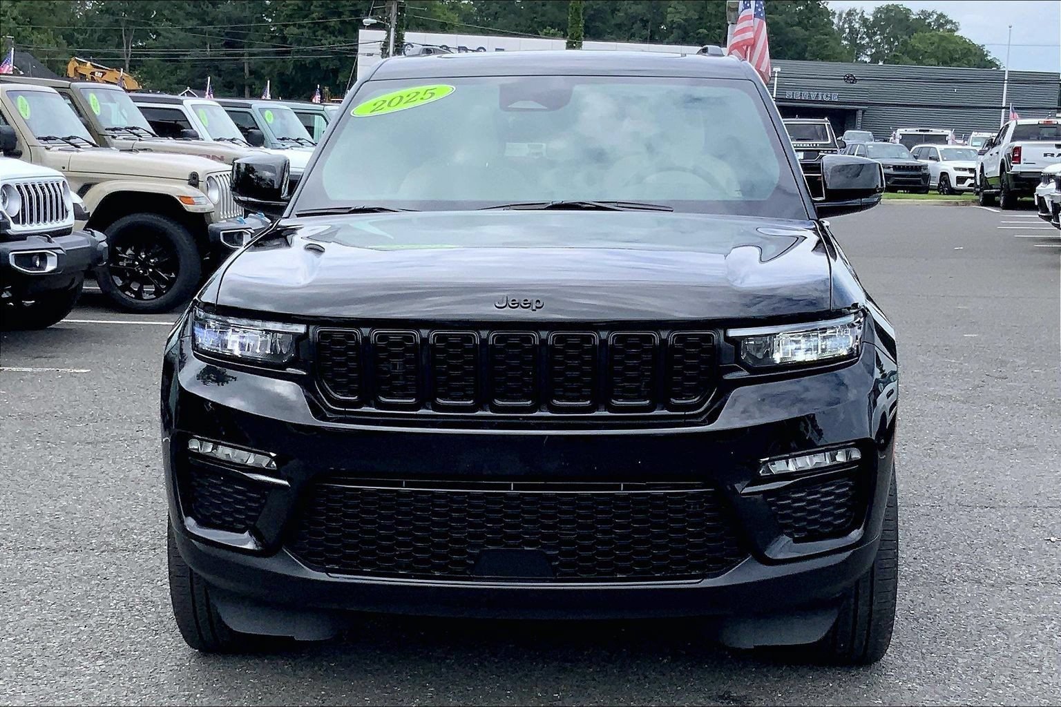 Certified 2025 Jeep Grand Cherokee Limited w/ Black Appearance Package AWD/4WD image 3