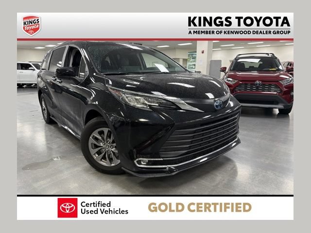 Used 2023 Toyota Sienna XLE FWD image 1