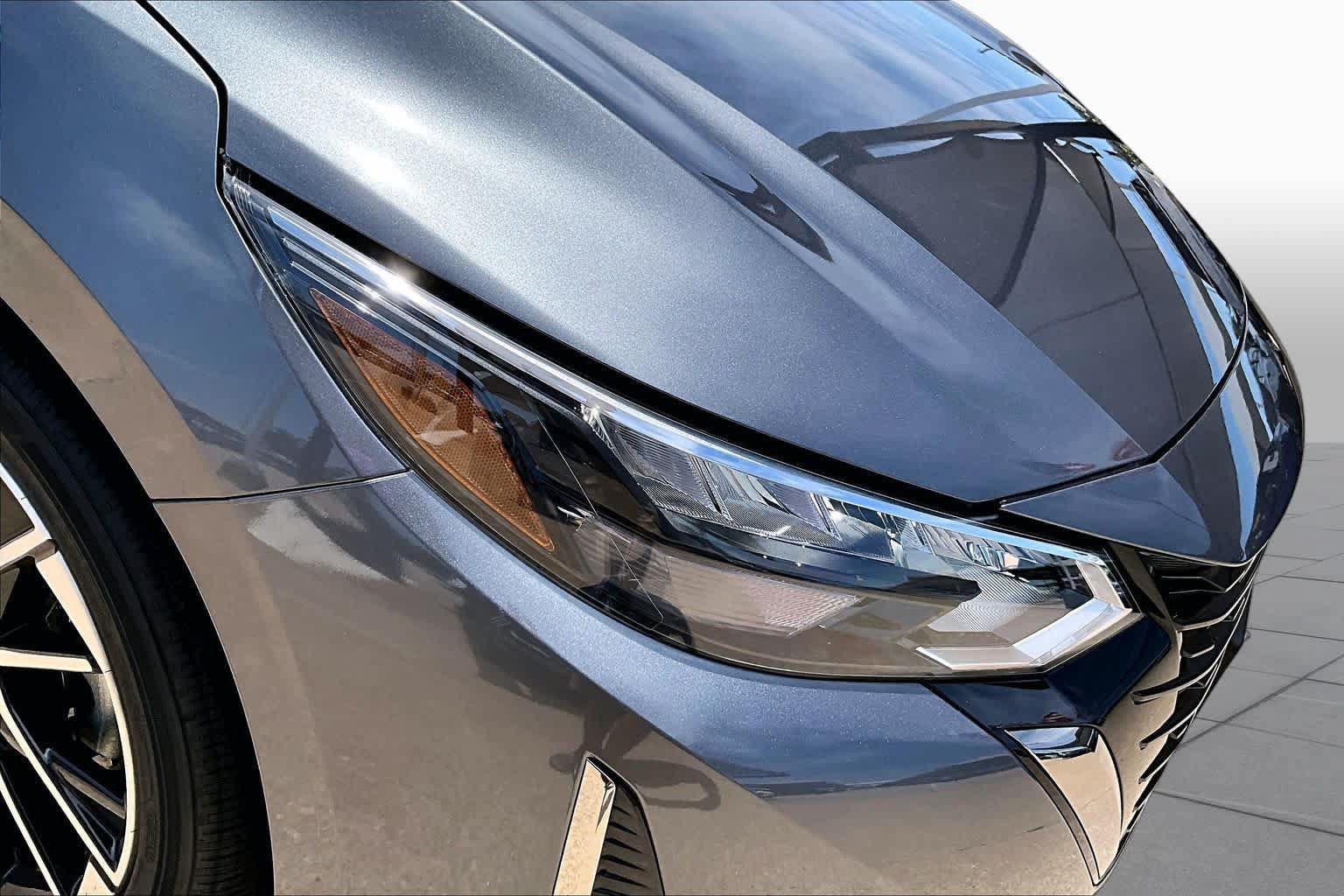 Certified 2025 Nissan Sentra SR FWD image 25