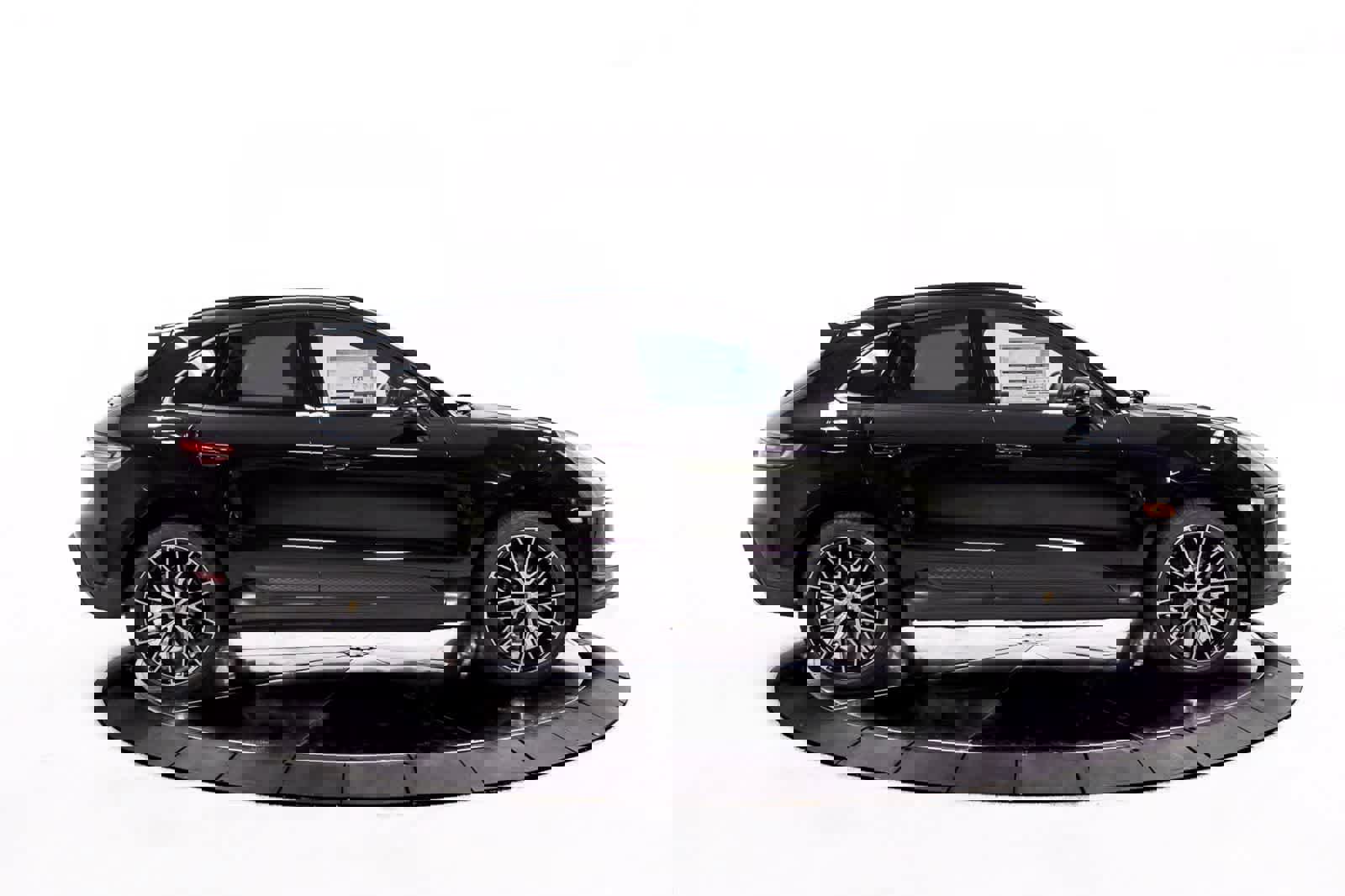 Certified 2026 Porsche Macan image 8