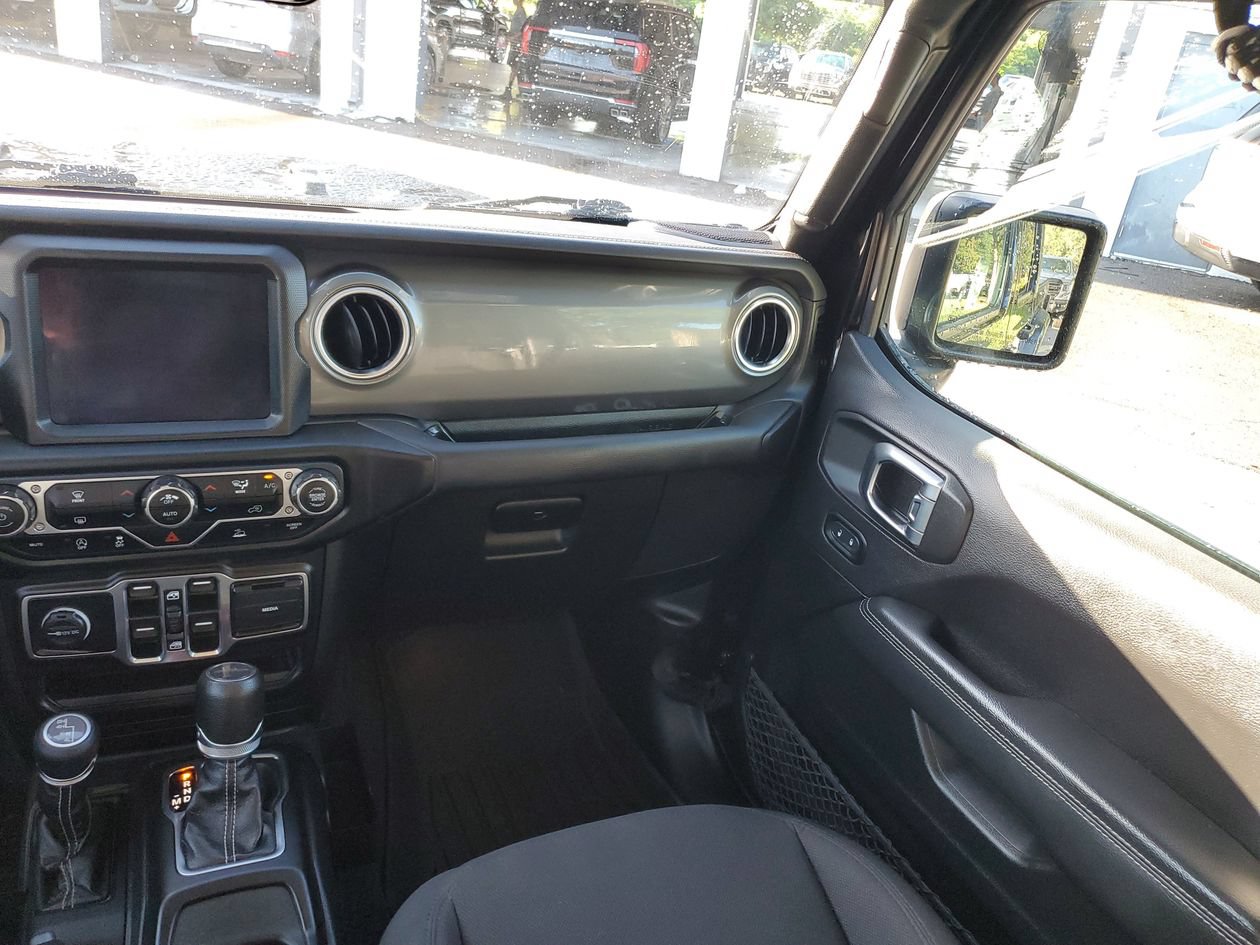 Used 2023 Jeep Gladiator Overland AWD/4WD image 14