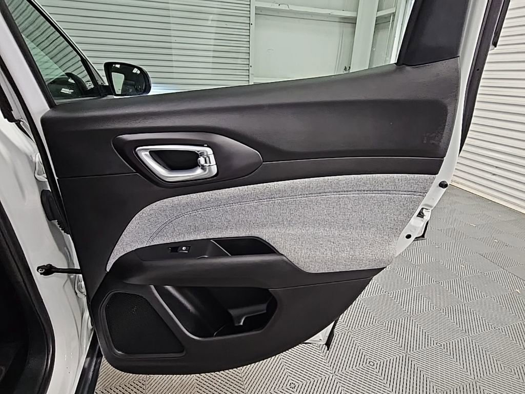 Used 2022 Jeep Compass Latitude image 36