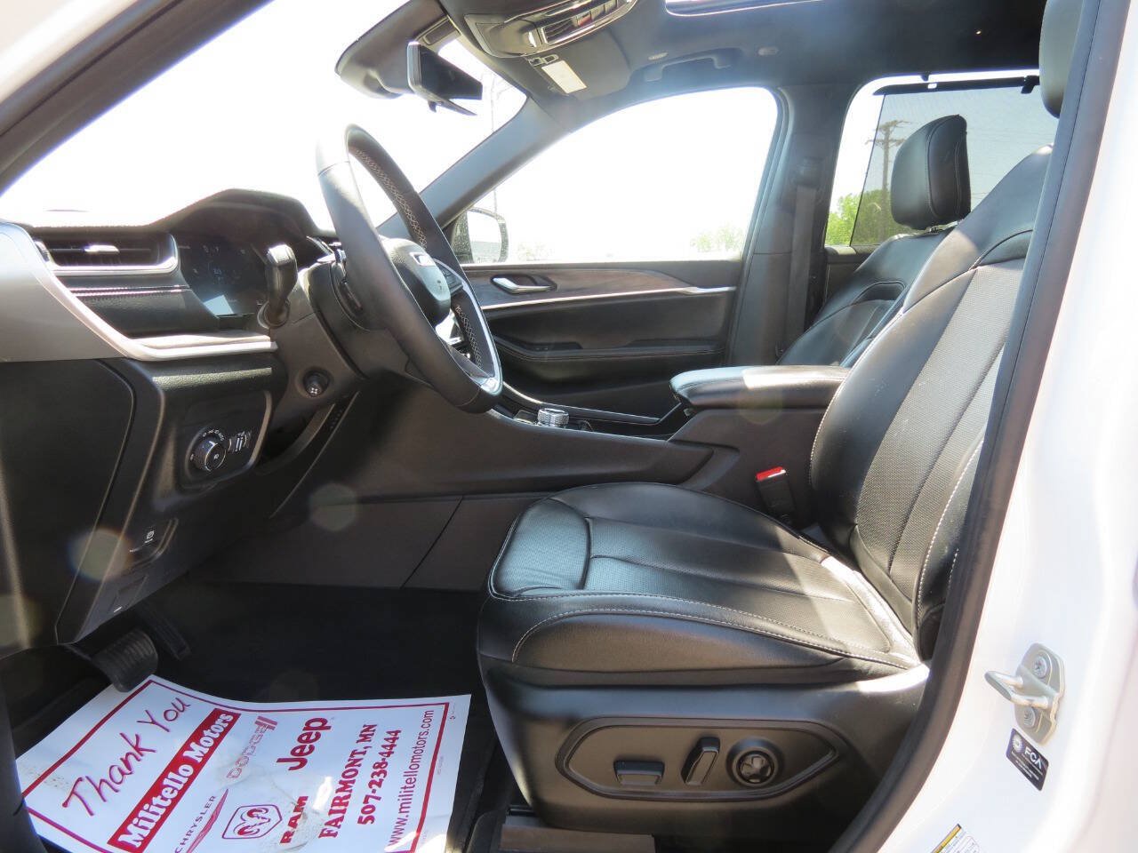 Used 2024 Jeep Grand Cherokee L Limited w/ Luxury Tech Group II AWD/4WD image 19