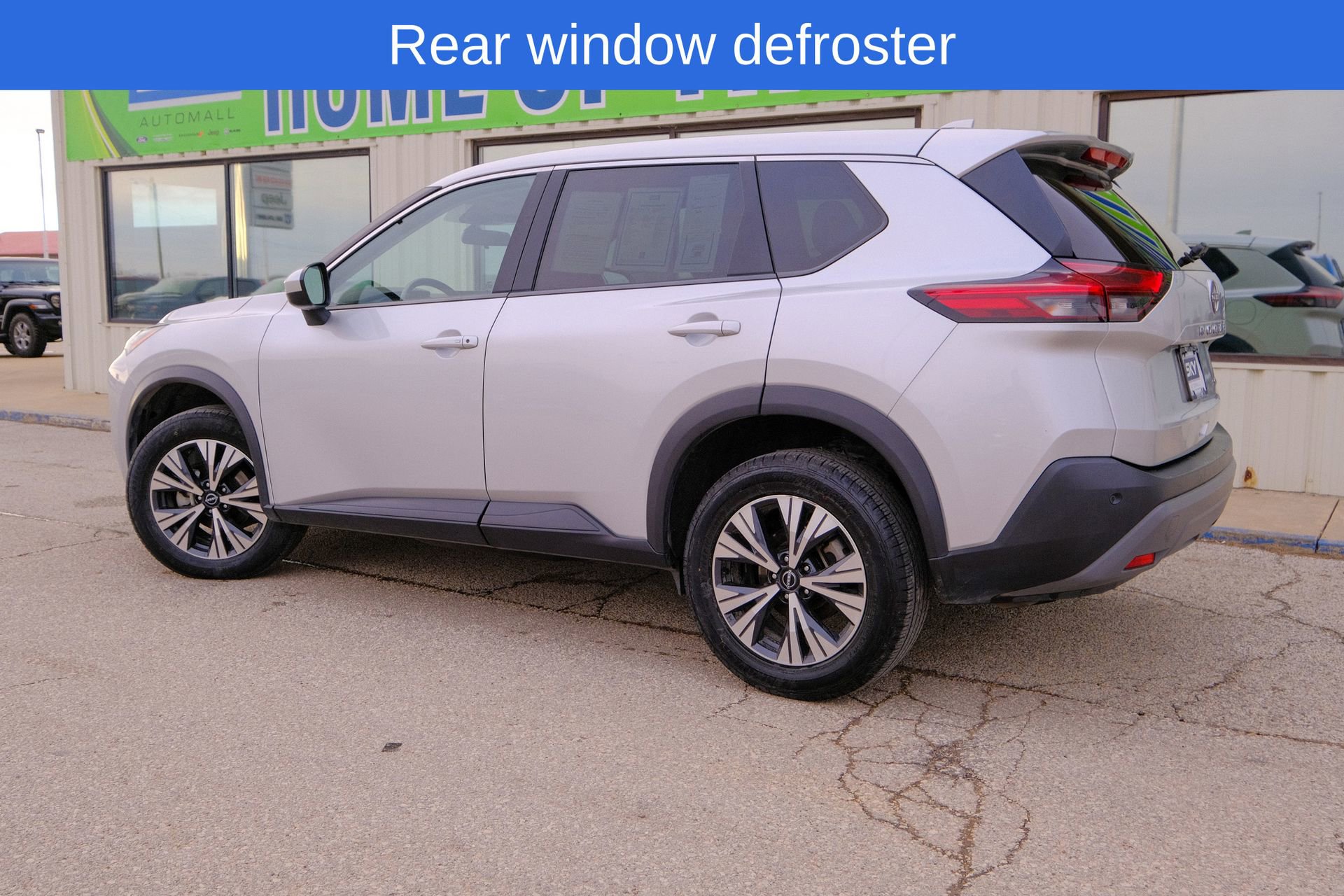 Used 2023 Nissan Rogue SV image 4