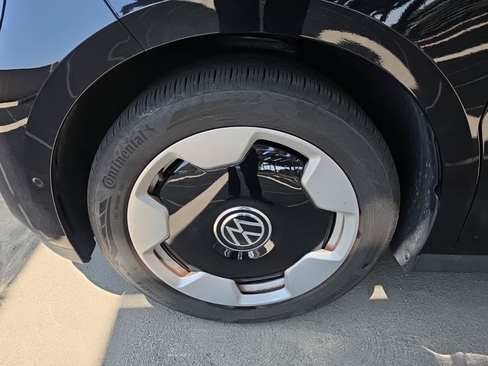 Used 2025 Volkswagen ID. Buzz Pro S Plus RWD image 19