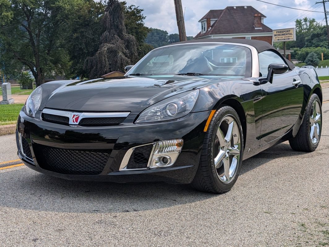 Used 2009 Saturn Sky Red Line RWD image 19