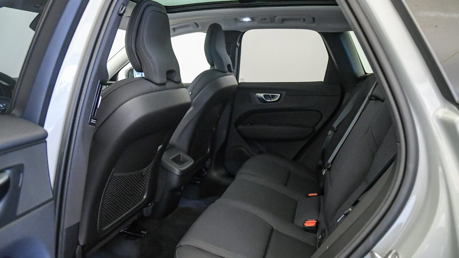 Certified 2026 Volvo XC60 B5 Plus w/ Climate Package PRO AWD/4WD image 19