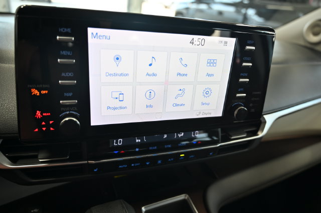 Used 2021 Toyota Sienna XLE w/ XLE Plus Package FWD image 17