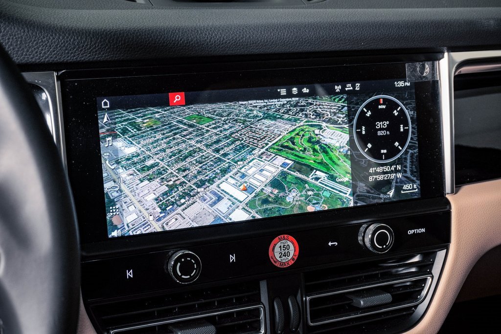 Certified 2025 Porsche Macan image 22