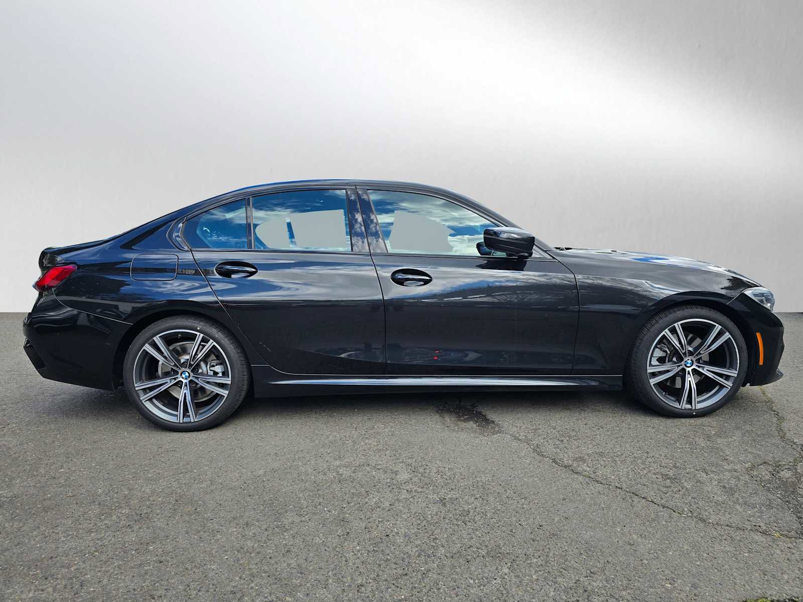 Used 2021 BMW 330i xDrive Sedan w/ M Sport Package image 2