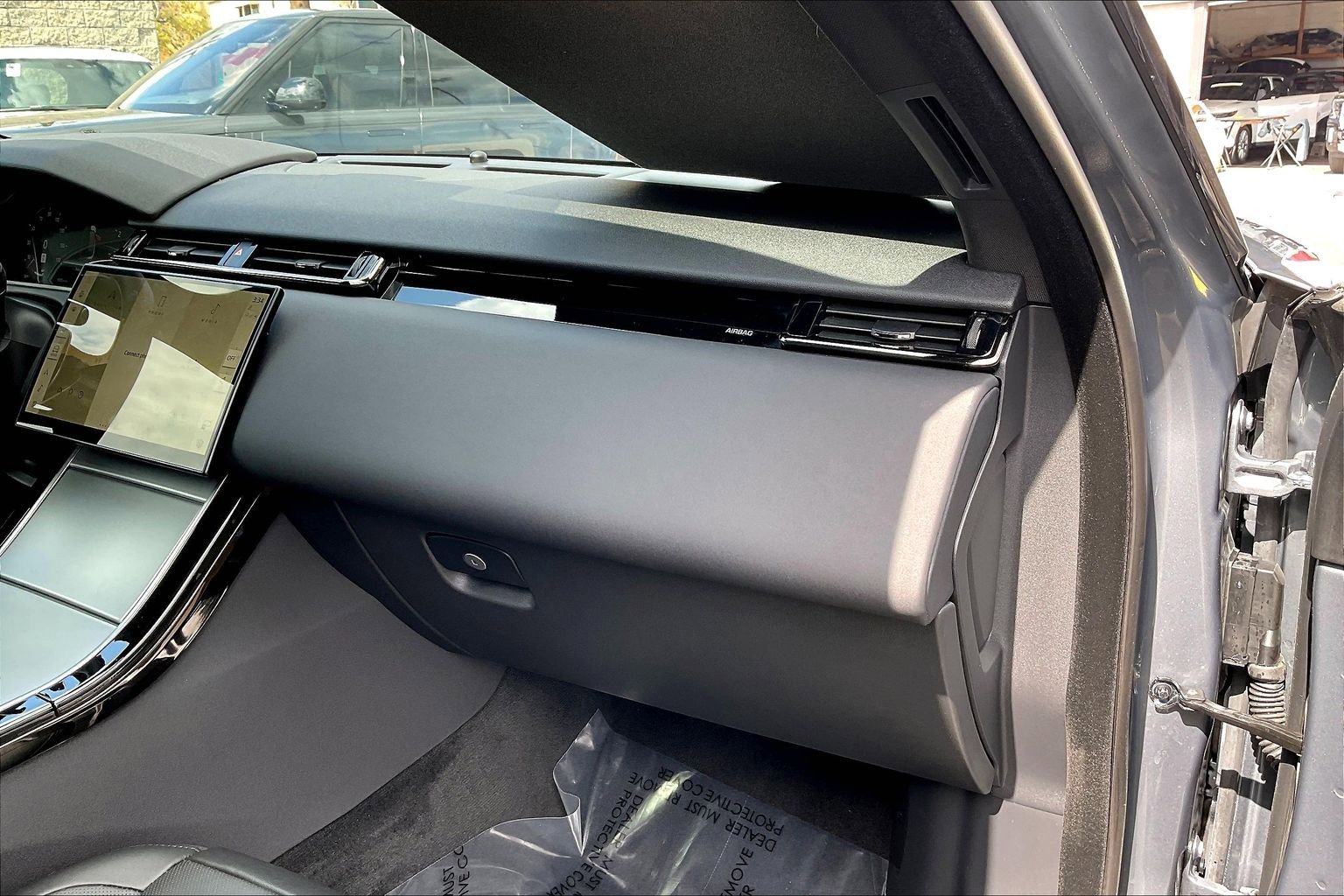 Certified 2025 Land Rover Range Rover Velar S AWD/4WD image 18