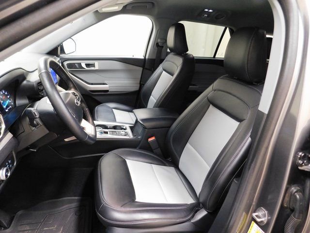Used 2023 Ford Explorer XLT w/ Equipment Group 202A image 9