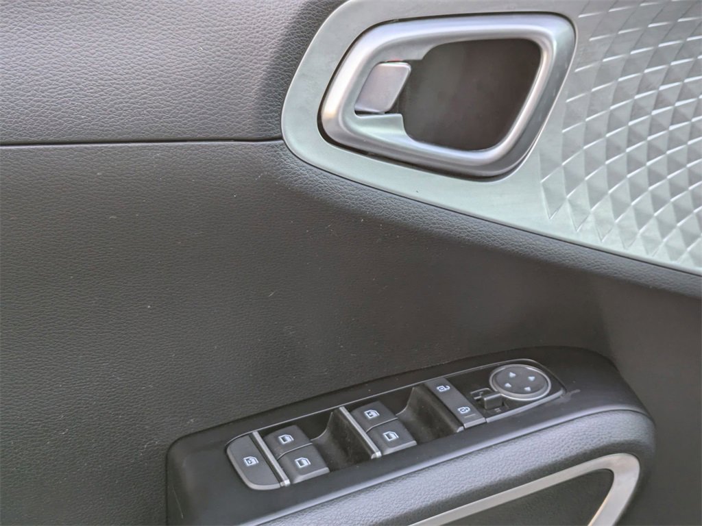 Used 2024 Kia Soul LX w/ Option Group 015 image 13