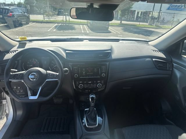 Used 2019 Nissan Rogue SV w/ Premium Package AWD/4WD image 16