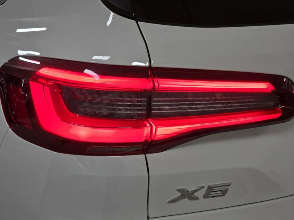 Certified 2022 BMW X5 sDrive40i w/ Parking Assistance Package image 33