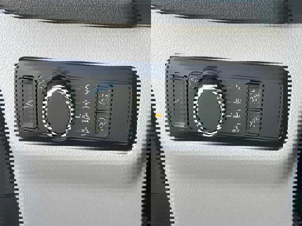 New 2025 Ford Escape Active w/ Active Premium Tech Pack image 31