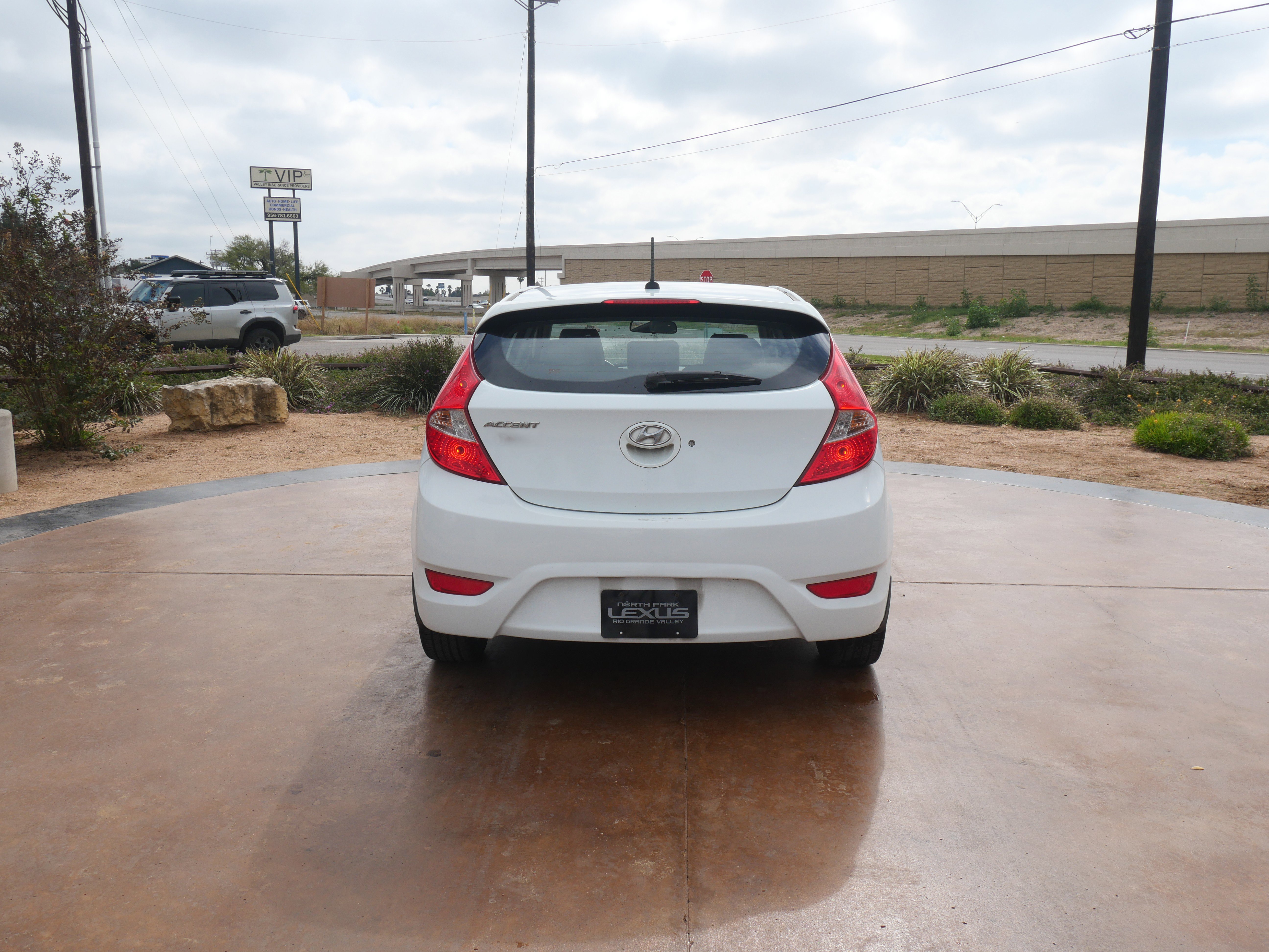 Used 2013 Hyundai Accent SE image 3