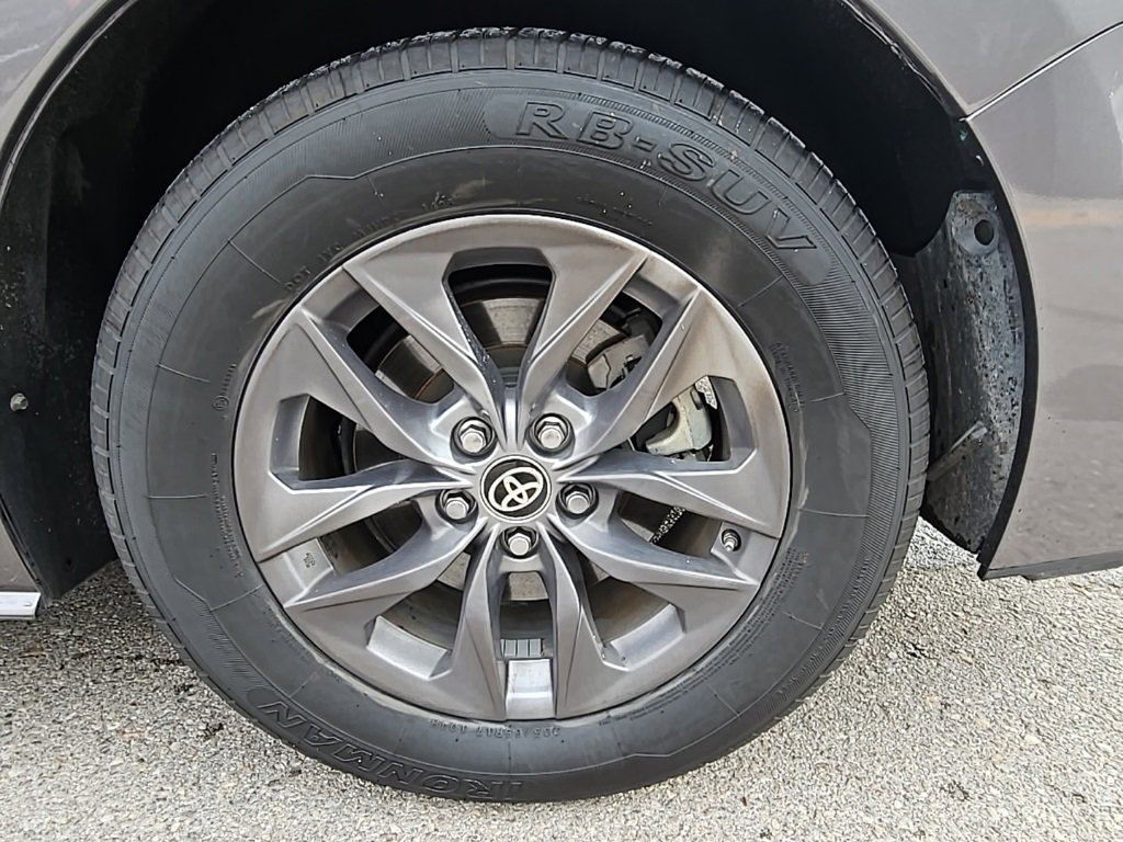 Used 2024 Toyota Sienna XLE image 33