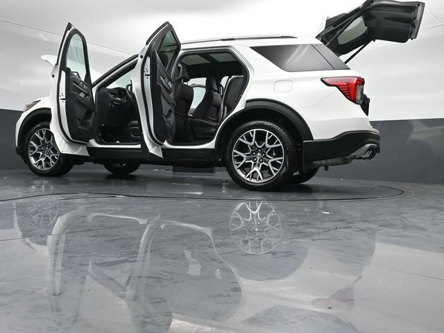 Certified 2025 Ford Explorer Platinum w/ Ultimate Package AWD/4WD image 60