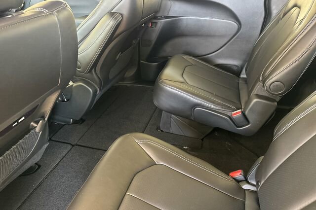 New 2026 Chrysler Pacifica Select image 9
