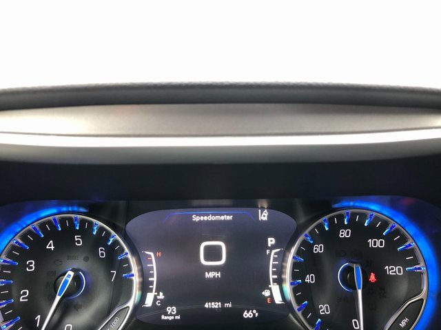 Used 2024 Chrysler Pacifica Touring-L image 6