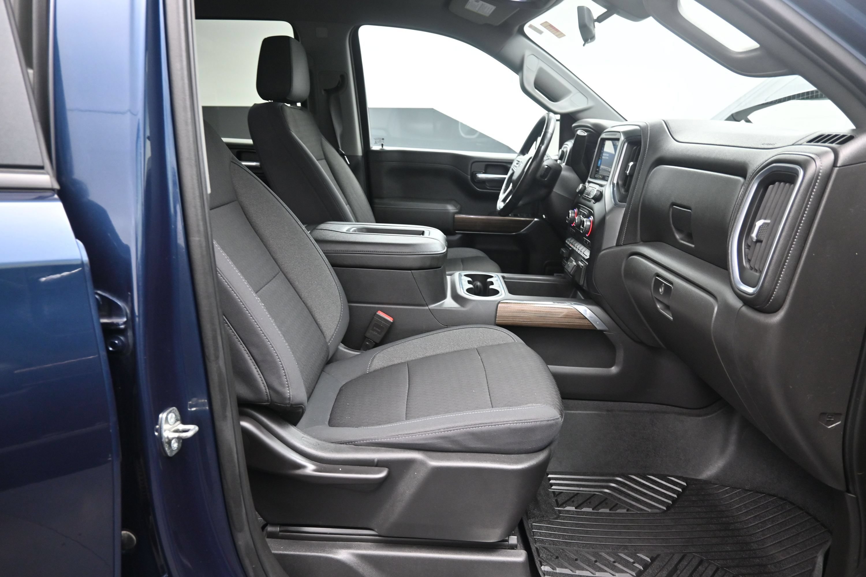 Used 2020 Chevrolet Silverado 1500 LT Trail Boss AWD/4WD image 37