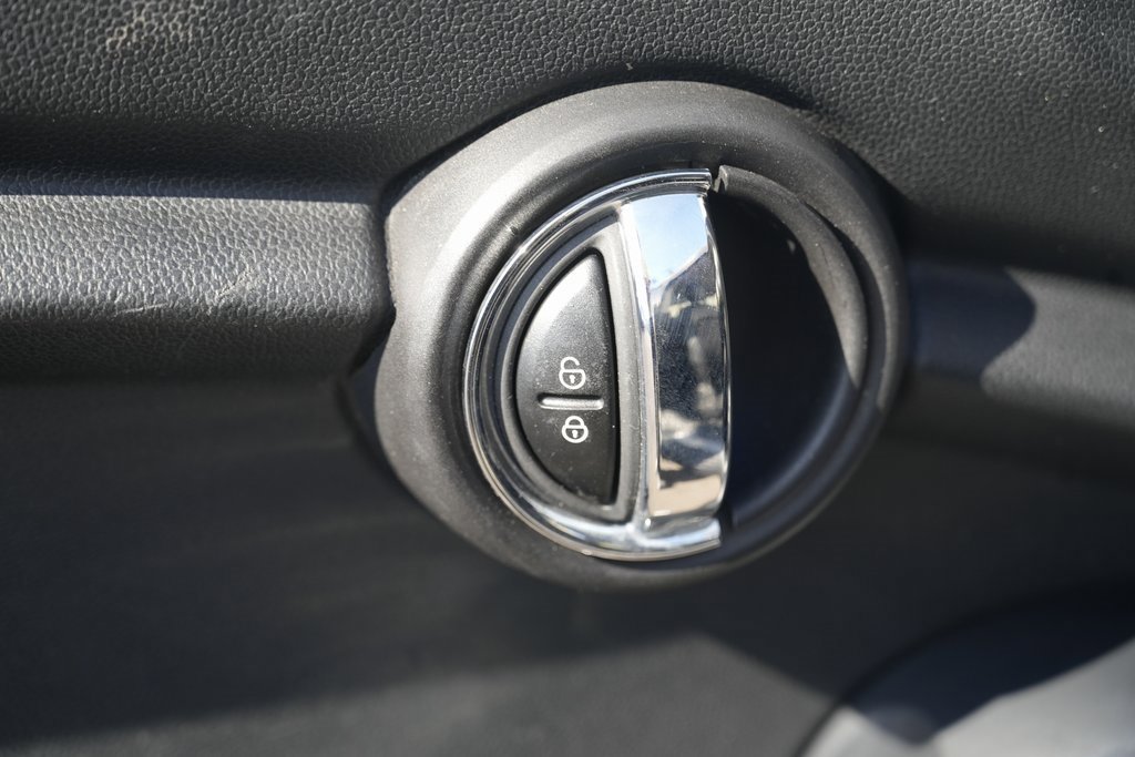 Used 2014 MINI Cooper 2-Door Hardtop image 25