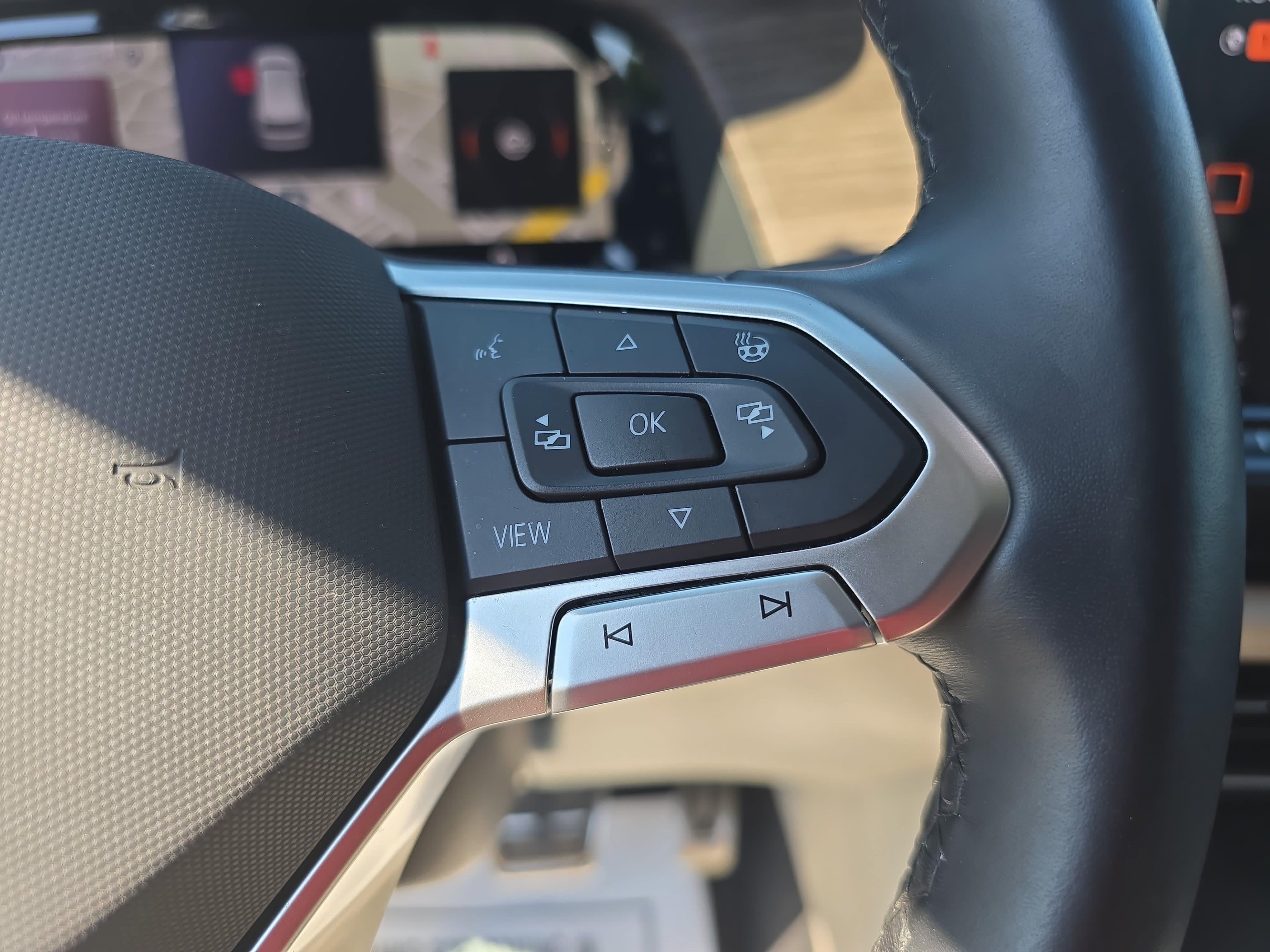 Used 2024 Volkswagen Atlas SEL Premium R-Line AWD/4WD image 18