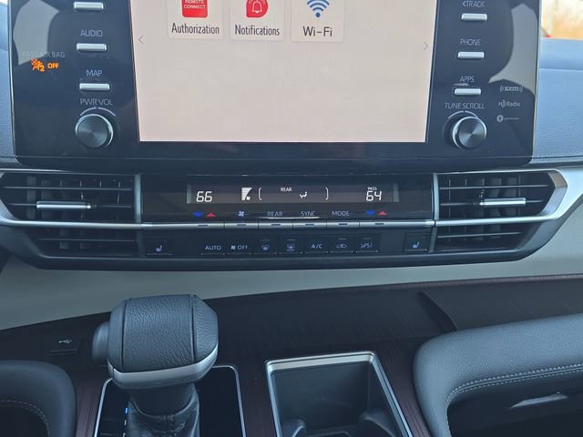 Used 2021 Toyota Sienna XLE image 25