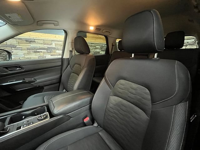 Used 2025 Nissan Pathfinder SV AWD/4WD image 14