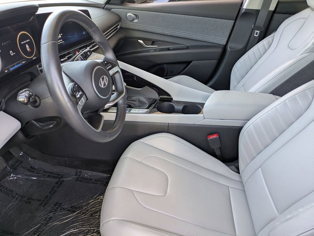 Used 2025 Hyundai Elantra Limited FWD image 24