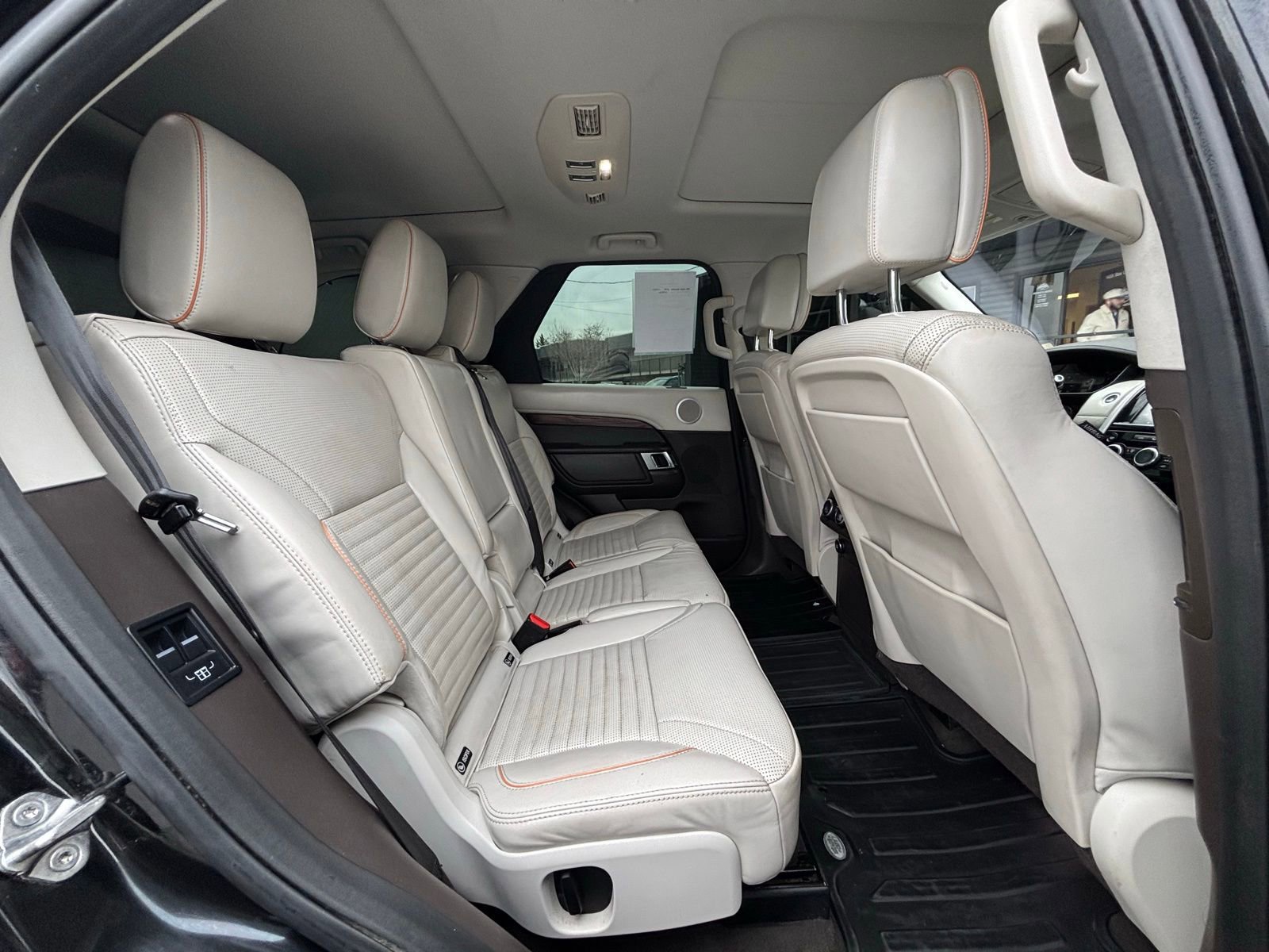 Used 2018 Land Rover Discovery HSE Luxury image 23