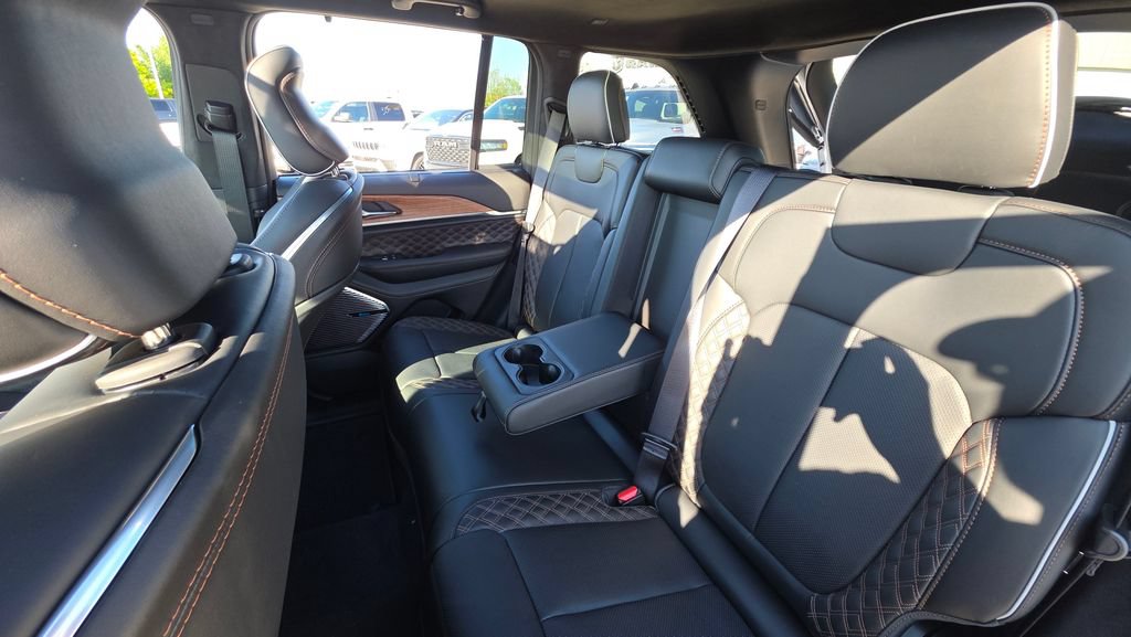 New 2026 Jeep Grand Cherokee Summit w/ Obsidian Package AWD/4WD image 18