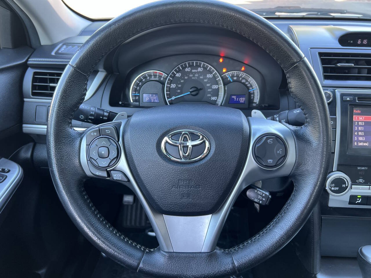 Used 2014 Toyota Camry SE FWD image 16