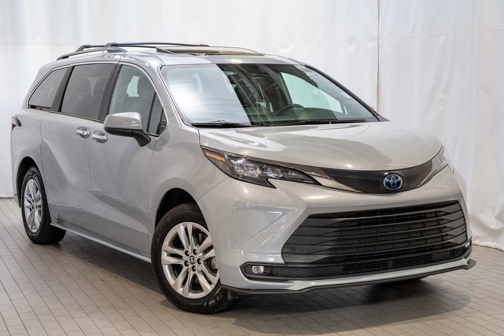 Used 2022 Toyota Sienna XLE Woodland Edition