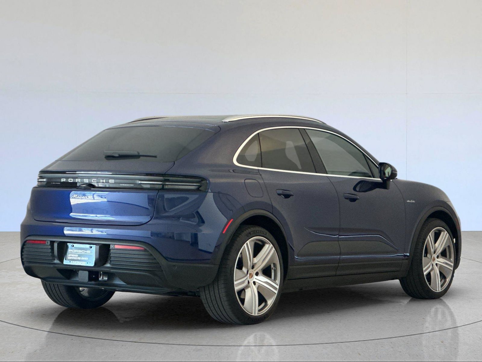 Certified 2024 Porsche Macan 4 Electric AWD/4WD image 8
