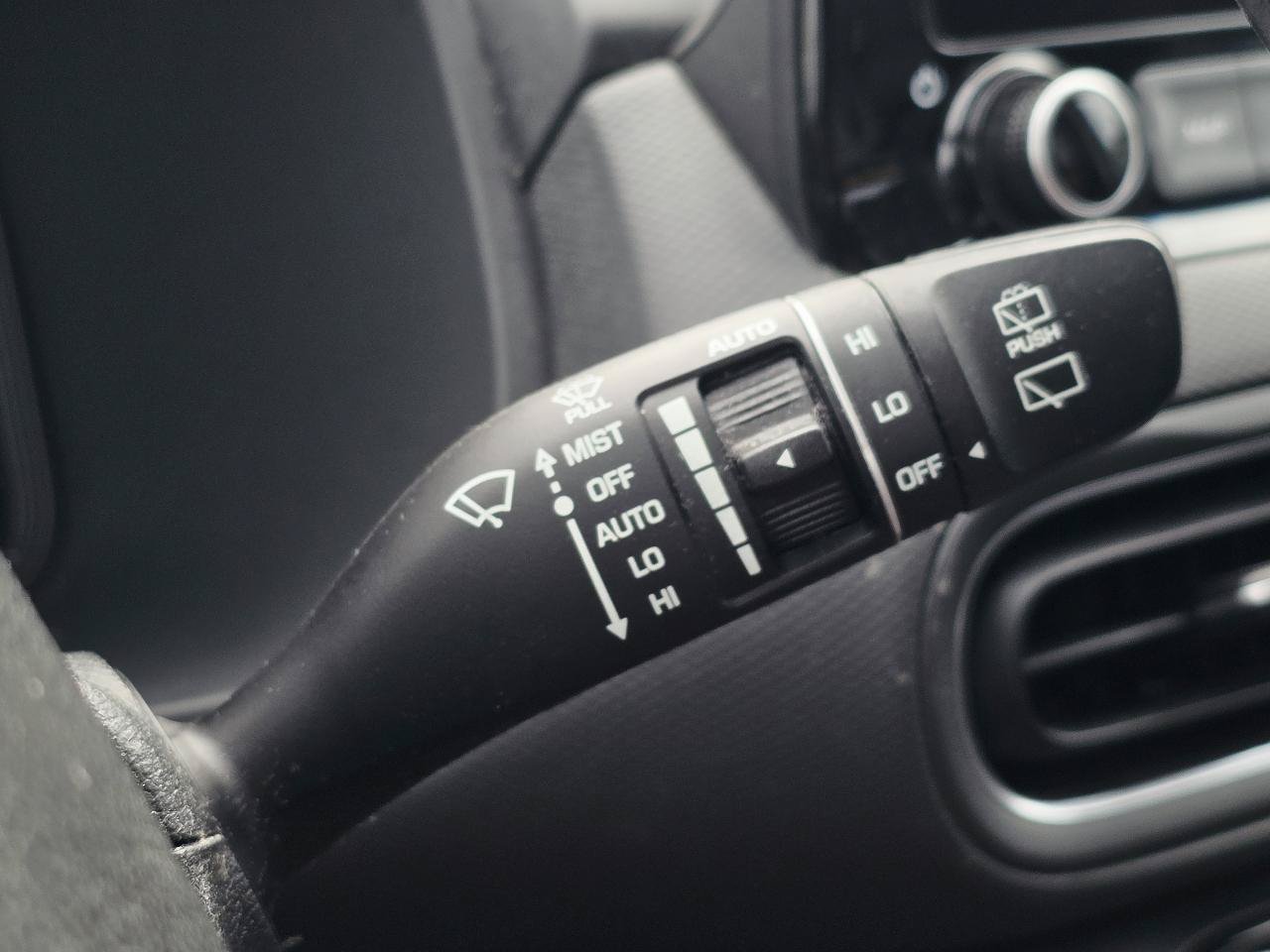 Used 2022 Hyundai Kona Limited FWD image 31