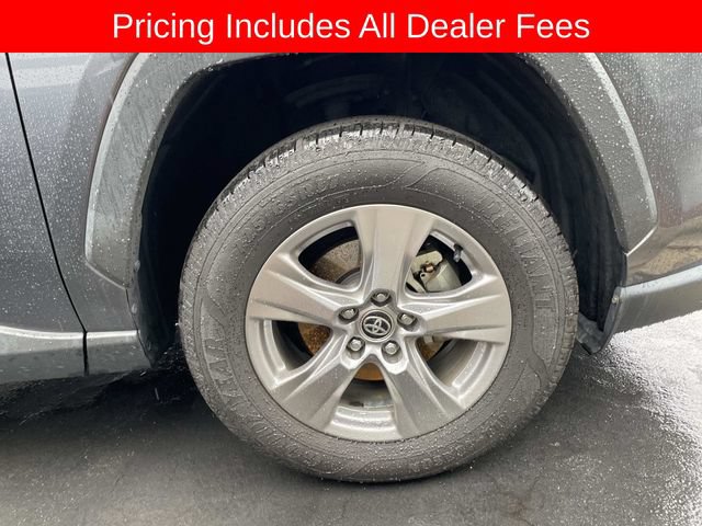Used 2022 Toyota RAV4 LE AWD/4WD image 11
