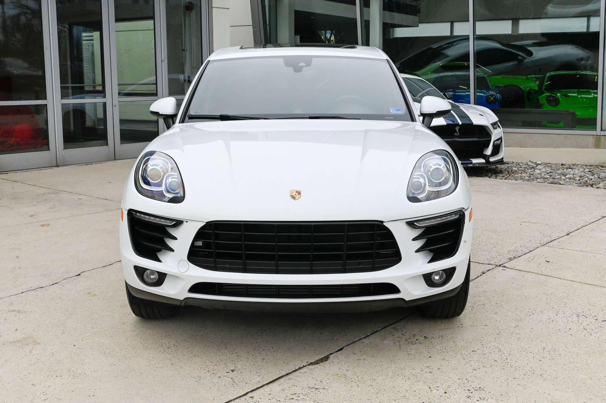 Used 2018 Porsche Macan AWD/4WD image 2