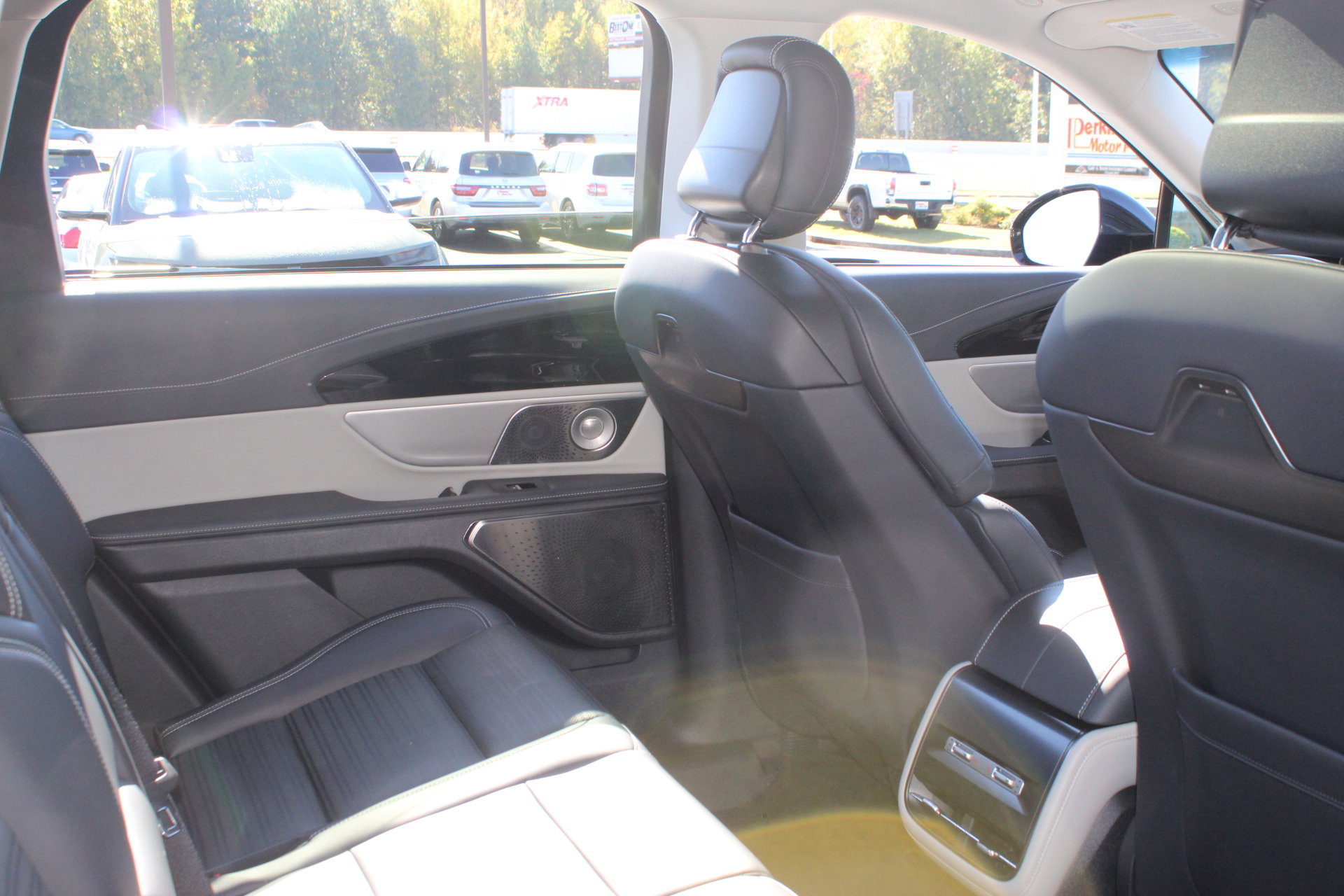 Used 2024 Lincoln Nautilus Reserve w/ Equipment Group 203A image 32