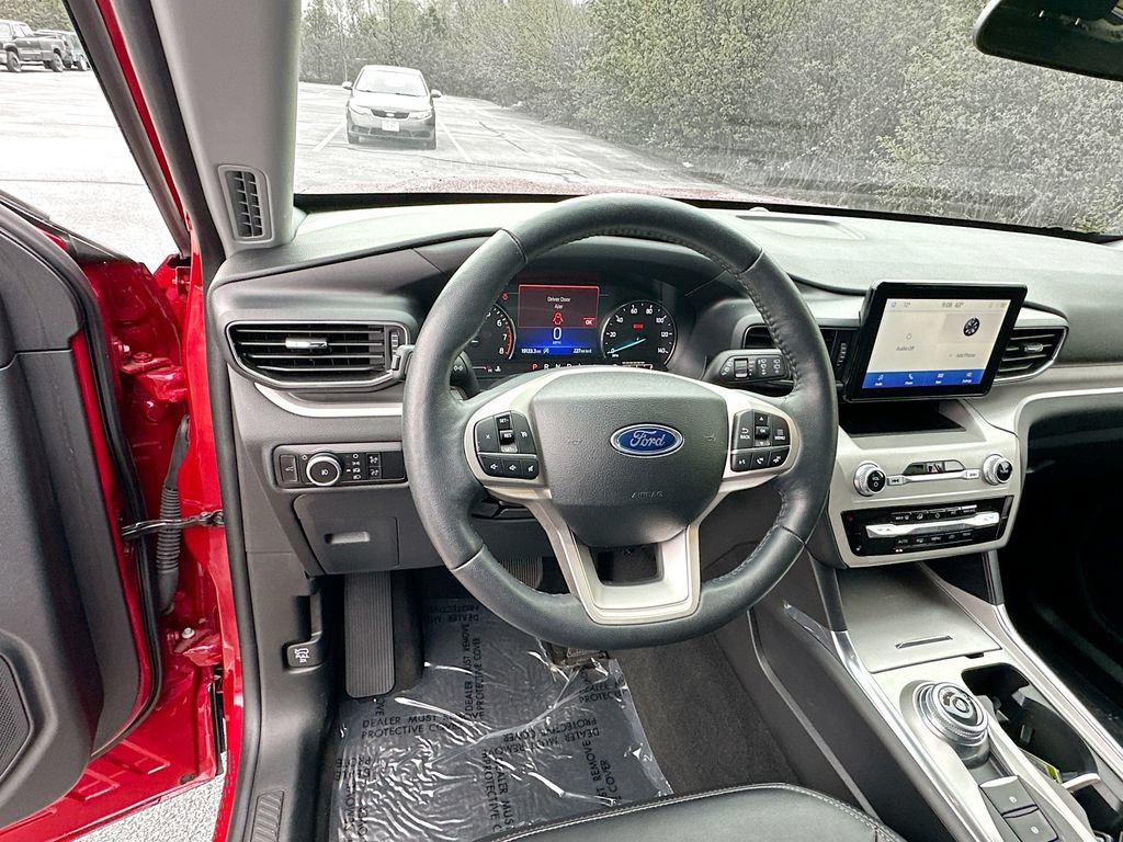 Used 2023 Ford Explorer XLT w/ Equipment Group 202A AWD/4WD image 16