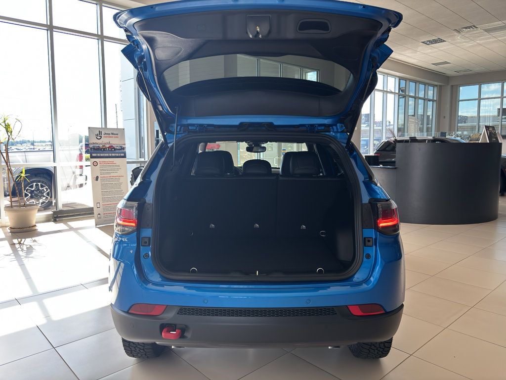 New 2025 Jeep Compass Trailhawk w/ Trailhawk Elite Group image 8