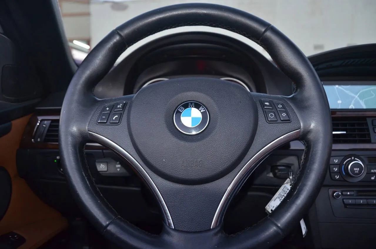 Used 2013 BMW 328i Convertible image 21