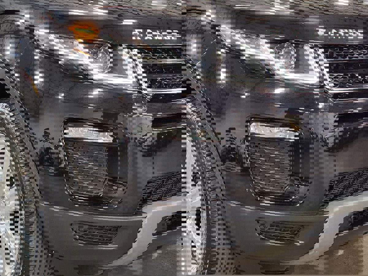 Used 2016 Land Rover Range Rover Evoque SE Premium image 14