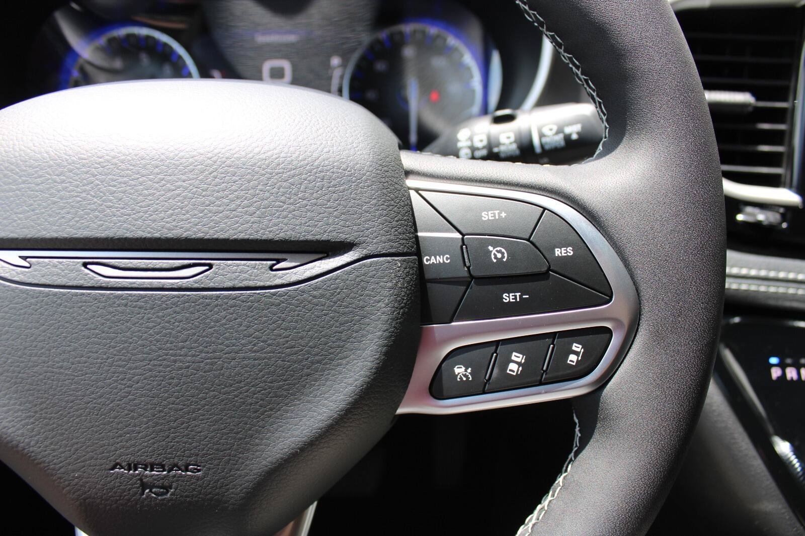 New 2027 Chrysler Pacifica Select FWD image 15