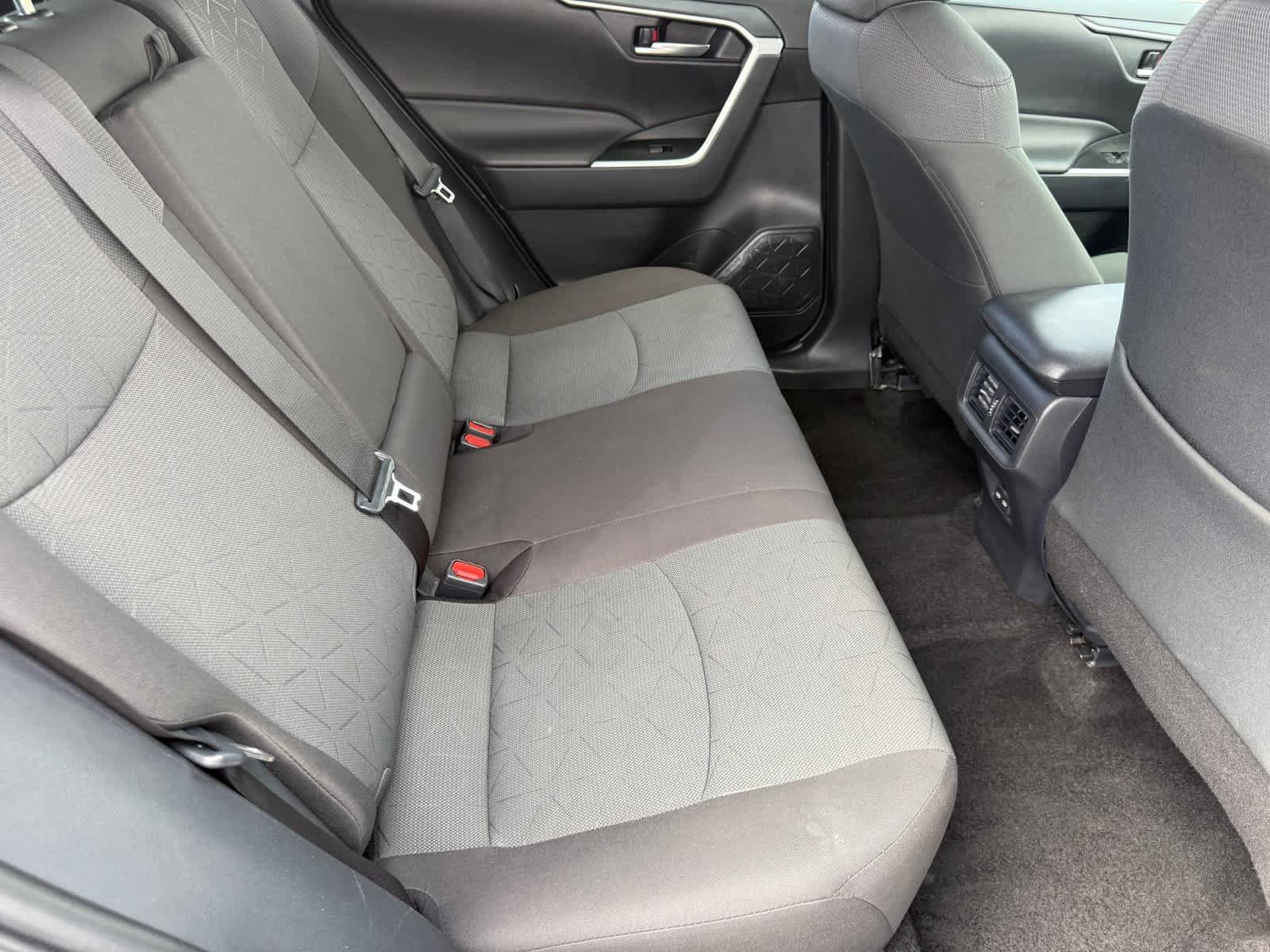 Used 2025 Toyota RAV4 XLE FWD image 31