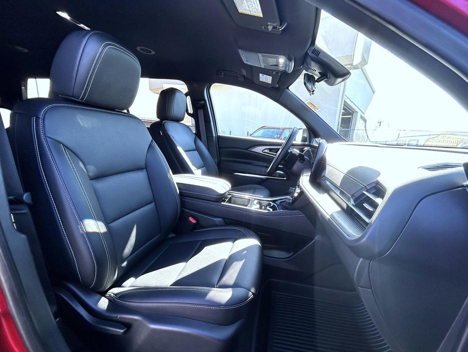 Certified 2025 Chevrolet Traverse LT w/ Driver Confidence Package image 15