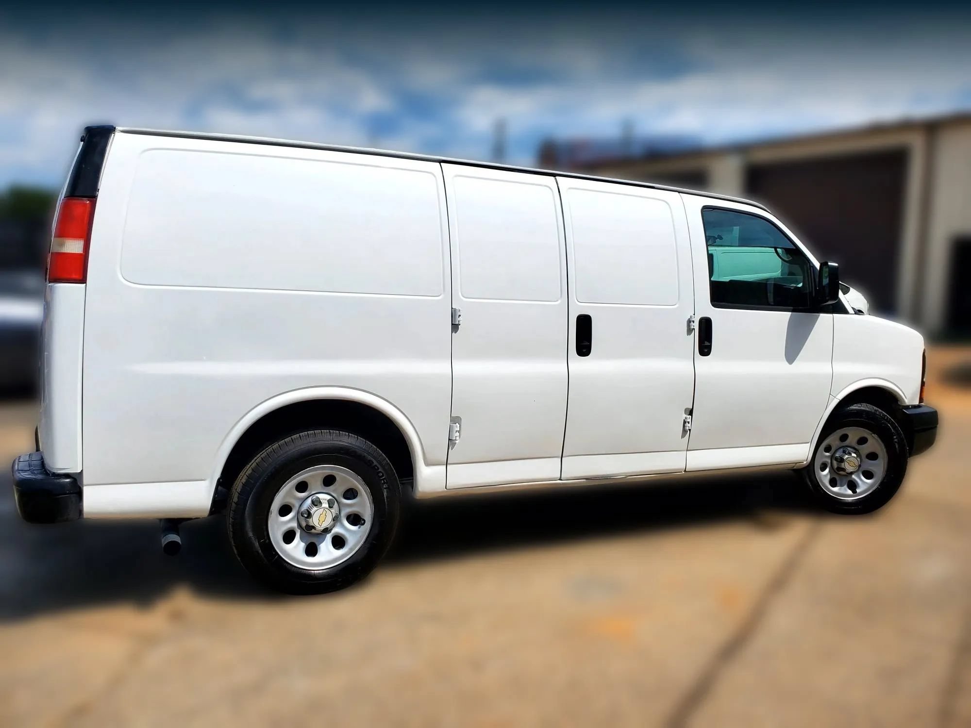 Used 2014 Chevrolet Express 1500 RWD image 15