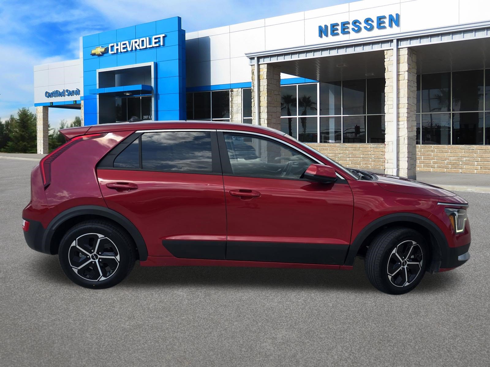 Used 2024 Kia Niro LX FWD image 2