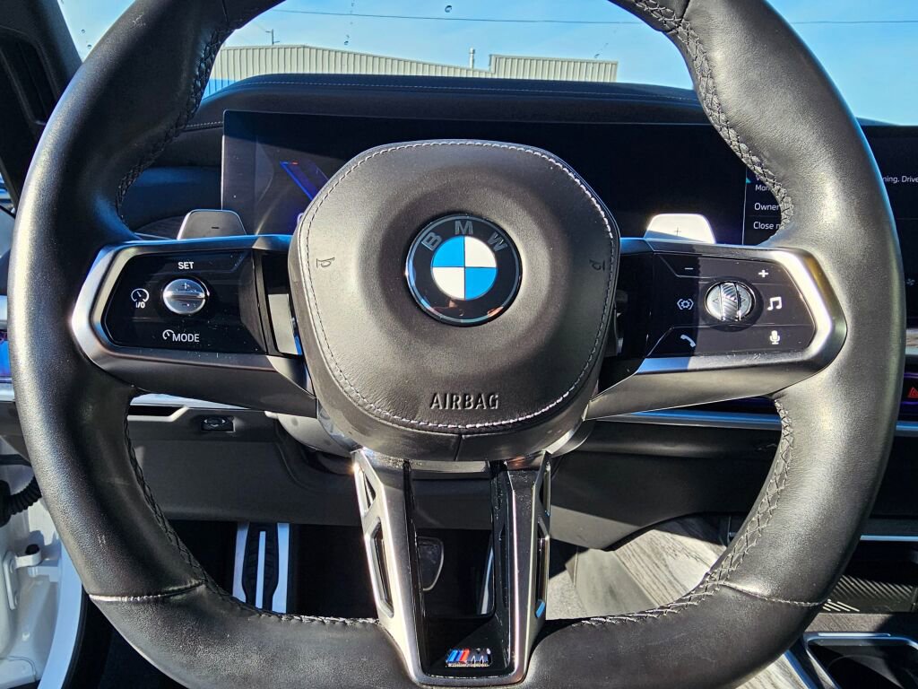 Used 2024 BMW 740i xDrive image 25